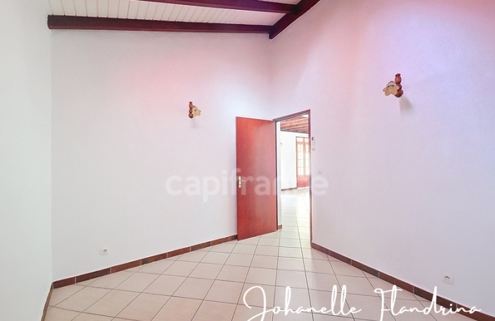 Location Bureaux 152m&sup2; 5 pièces Capesterre Belle Eau