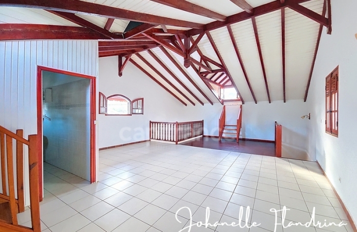 Location Bureaux 152m&sup2; 5 pièces Capesterre Belle Eau