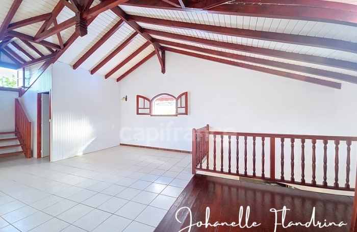 Location Bureaux 152m&sup2; 5 pièces Capesterre Belle Eau