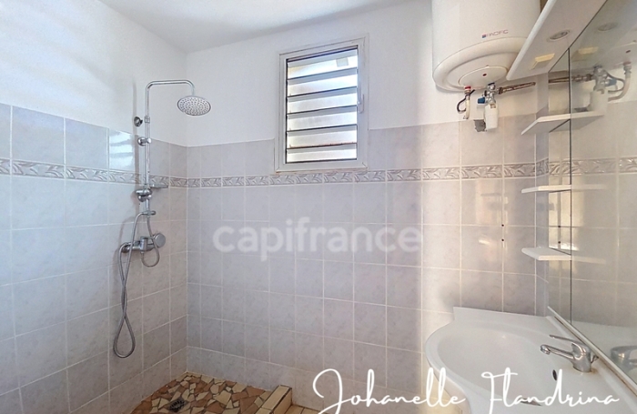 Location Bureaux 152m&sup2; 5 pièces Capesterre Belle Eau