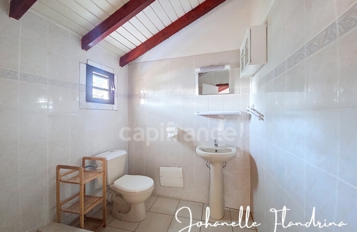 Location Bureaux 152m&sup2; 5 pièces Capesterre Belle Eau