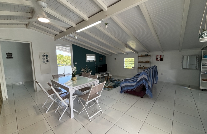 &Agrave; louer   F3 haut de villa meubl&eacute;   1 200 &euro; charges comprises