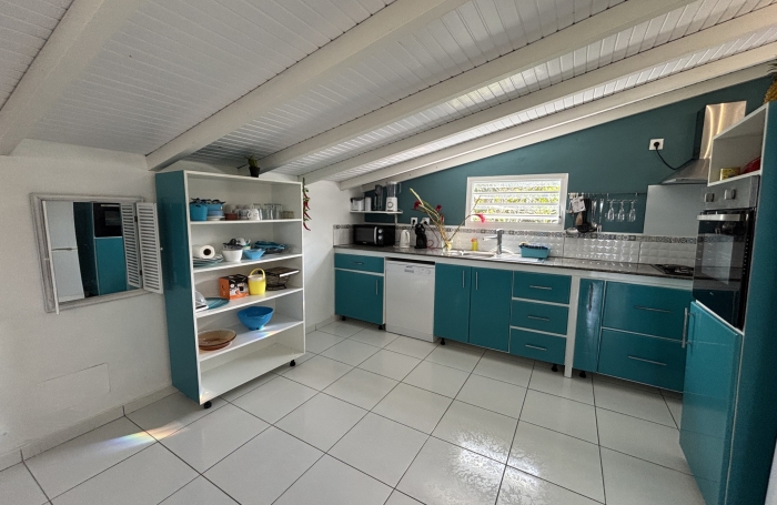 &Agrave; louer   F3 haut de villa meubl&eacute;   1 200 &euro; charges comprises