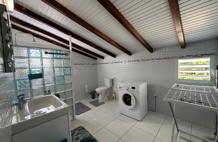 &Agrave; louer   F3 haut de villa meubl&eacute;   1 200 &euro; charges comprises