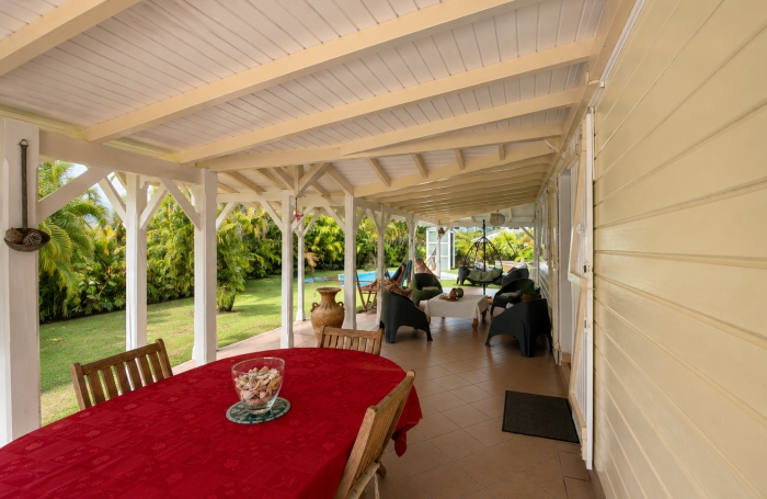 VILLA F5 MEUBL&Eacute;E AVEC PISCINE secteur Dorville ST-ANNE