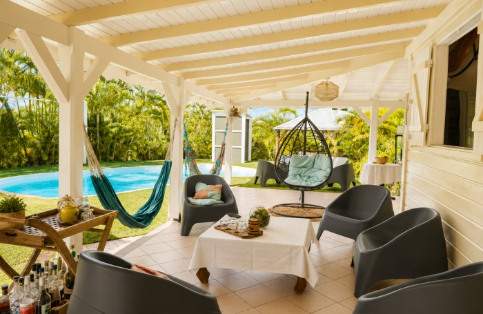 VILLA F5 MEUBL&Eacute;E AVEC PISCINE secteur Dorville ST-ANNE