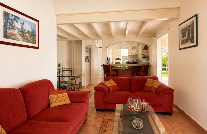 VILLA F5 MEUBL&Eacute;E AVEC PISCINE secteur Dorville ST-ANNE