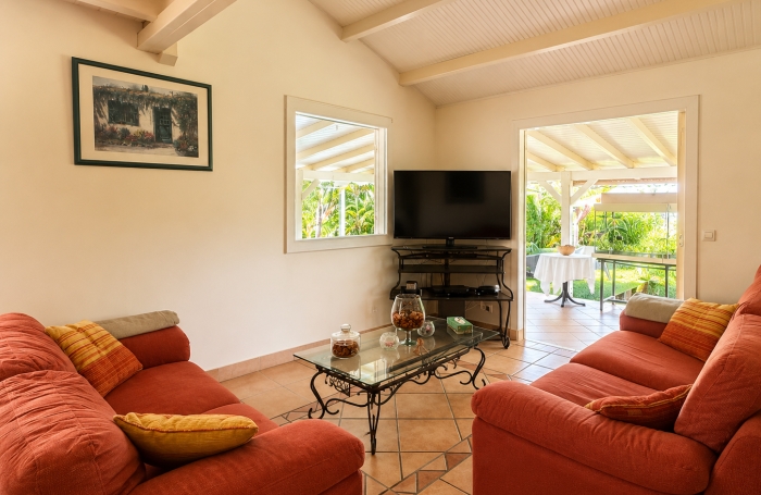 VILLA F5 MEUBL&Eacute;E AVEC PISCINE secteur Dorville ST-ANNE