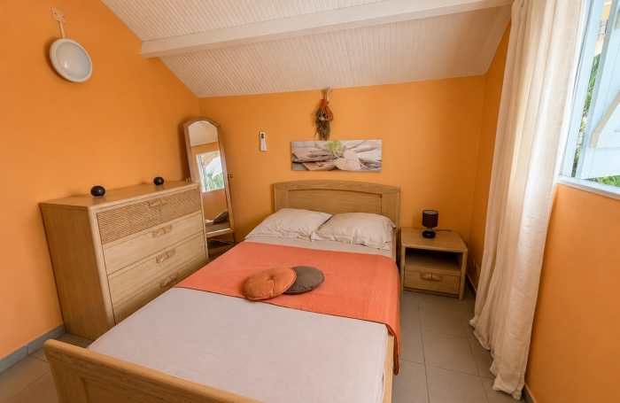 VILLA F5 MEUBL&Eacute;E AVEC PISCINE secteur Dorville ST-ANNE