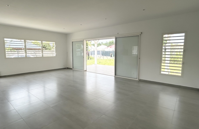 A LOUER GRANDE VILLA F5 RECENTE DE 150M2 A MONTEBELLO - PETIT BOURG