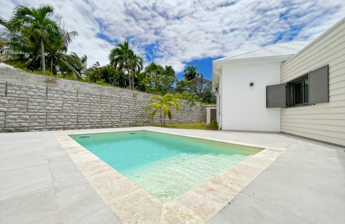 Location &agrave; l&rsquo;ann&eacute;e   Villa F4 plus bureau piscine   &Eacute;l&eacute;gance et volumes   Saint-Fran&ccedil;ois