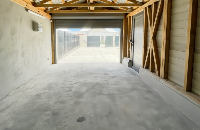 Location &agrave; l&rsquo;ann&eacute;e   Villa F4 plus bureau piscine   &Eacute;l&eacute;gance et volumes   Saint-Fran&ccedil;ois