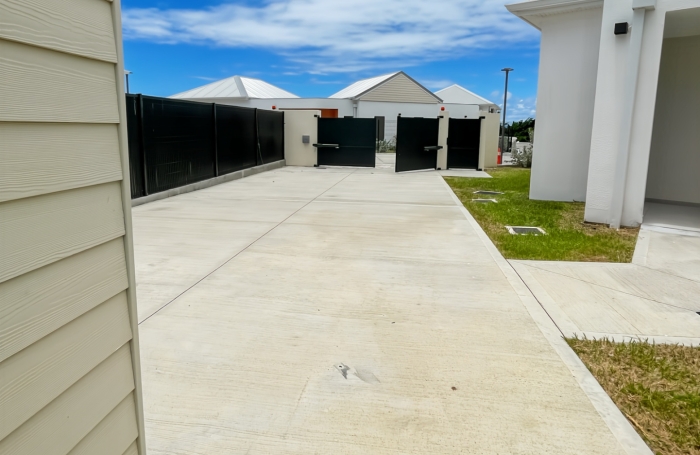 Location &agrave; l&rsquo;ann&eacute;e   Villa F4 plus bureau piscine   &Eacute;l&eacute;gance et volumes   Saint-Fran&ccedil;ois