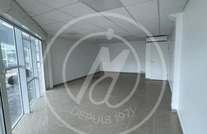 Location Local commercial 38m&sup2; Baie Mahault