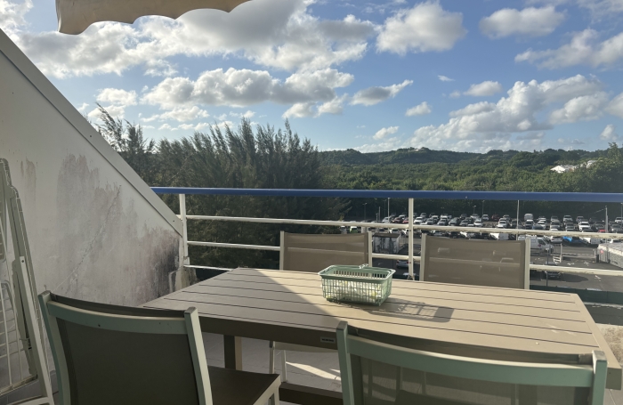 A VENDRE    Appartement T2 Duplex avec terrasse et place de parking privative
