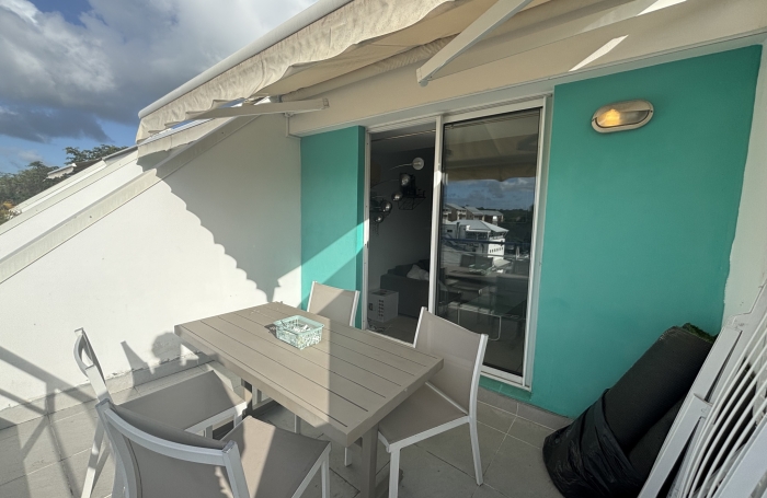 A VENDRE    Appartement T2 Duplex avec terrasse et place de parking privative