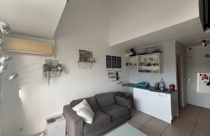 A VENDRE    Appartement T2 Duplex avec terrasse et place de parking privative