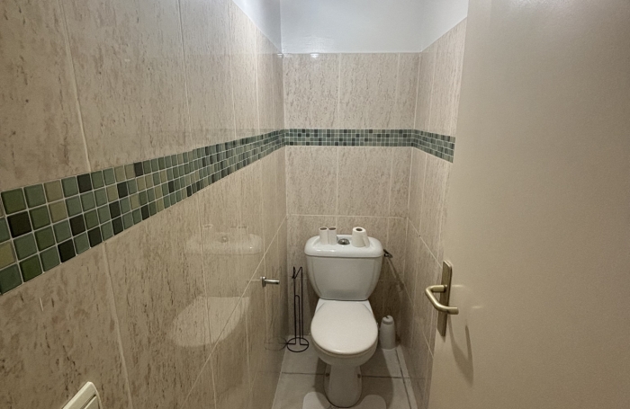 A VENDRE    Appartement T2 Duplex avec terrasse et place de parking privative