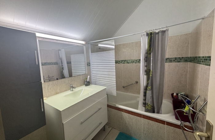 A VENDRE    Appartement T2 Duplex avec terrasse et place de parking privative