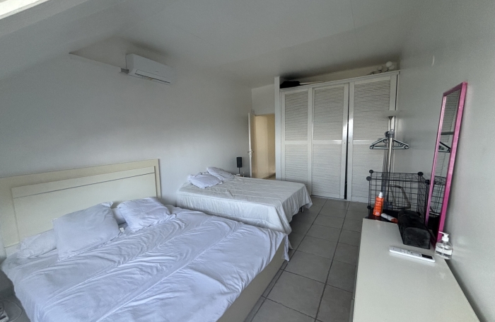 A VENDRE    Appartement T2 Duplex avec terrasse et place de parking privative