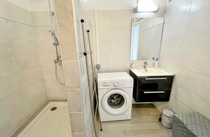Appart T3 duplex meubl&eacute; centre Basse-Terre eau/&eacute;lect inclus