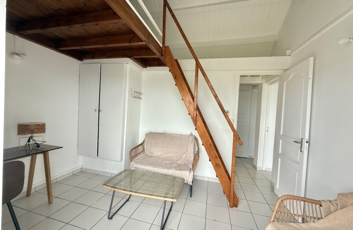 Appart T3 duplex meubl&eacute; centre Basse-Terre eau/&eacute;lect inclus