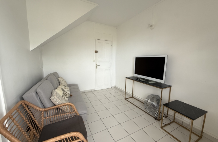 Appart T3 duplex meubl&eacute; centre Basse-Terre eau/&eacute;lect inclus