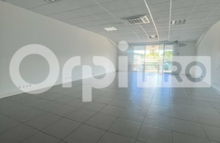 A louer Local de 67 m&sup2; en R+1 - LOT 2