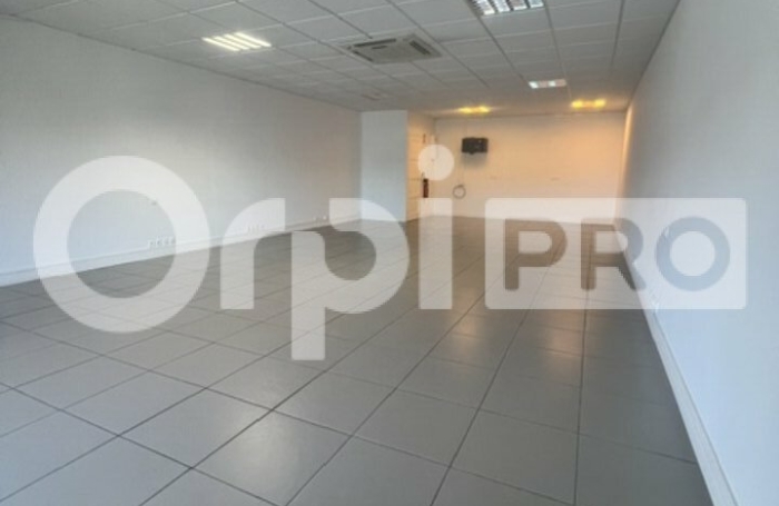 A louer Local de 67 m&sup2; en R+1 - LOT 2