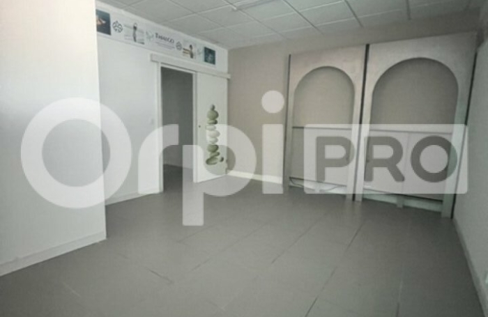 A louer Local de 67 m&sup2; en R+1 - LOT 3