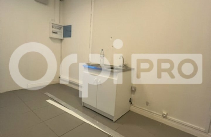 A louer Local de 67 m&sup2; en R+1 - LOT 3