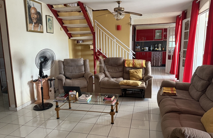Vente Maison 193.85m&sup2; 6 pi&egrave;ces Sainte Anne