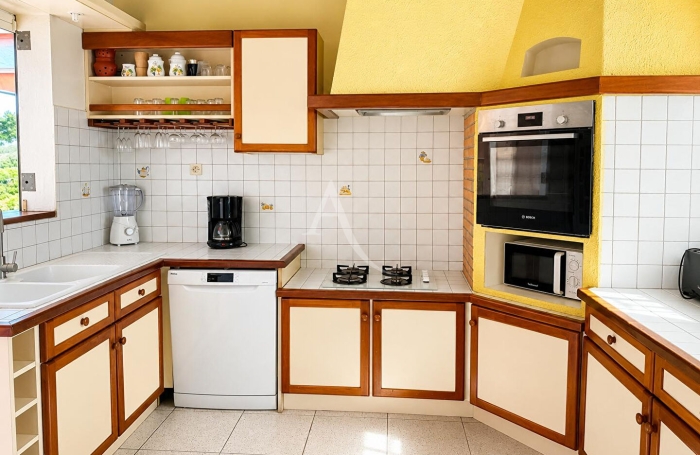Vente Maison 198.8m&sup2; 7 pi&egrave;ces Sainte Anne