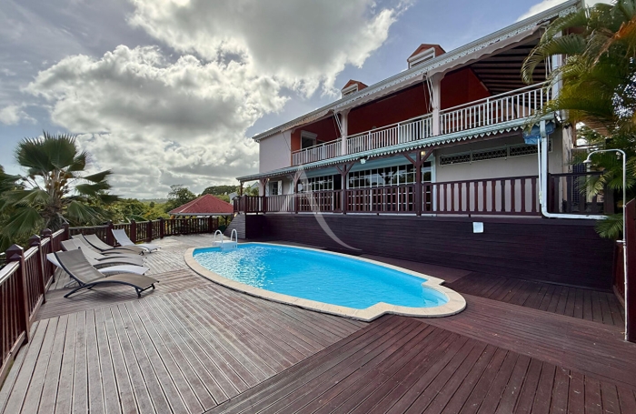 Vente Maison 198.8m&sup2; 7 pi&egrave;ces Sainte Anne