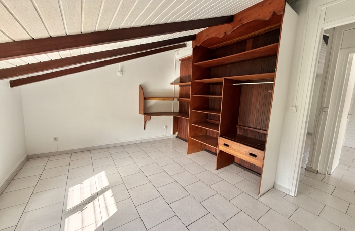 LOCATION HAUT DE VILLA T4 NON MEUBL&Eacute; ABYMES