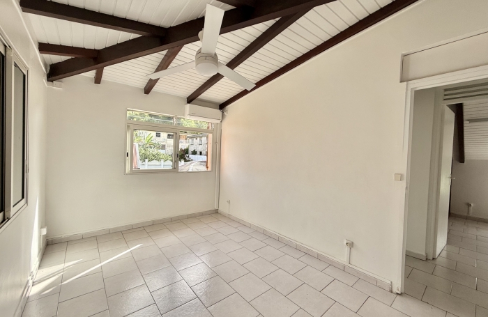 LOCATION HAUT DE VILLA T4 NON MEUBL&Eacute; ABYMES