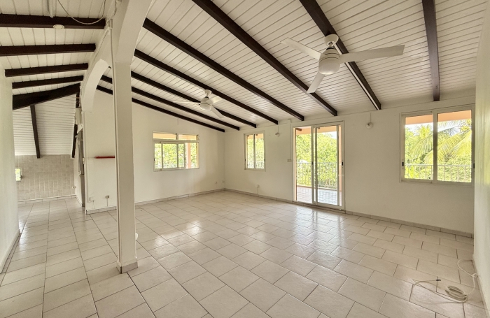 LOCATION HAUT DE VILLA T4 NON MEUBL&Eacute; ABYMES