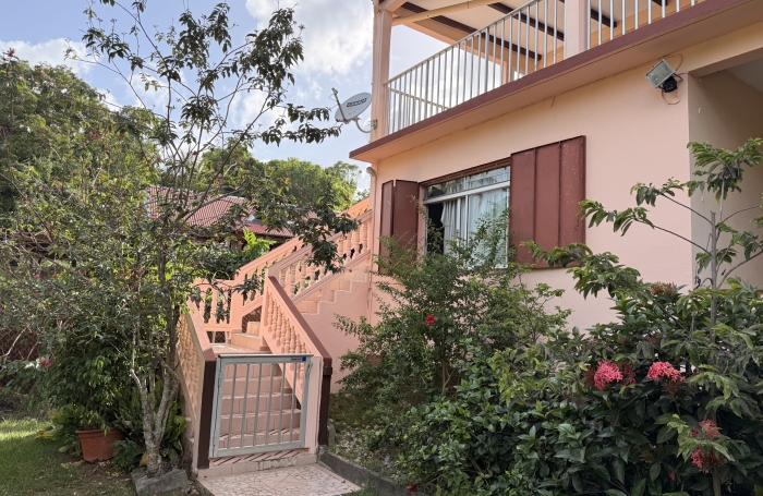 LOCATION HAUT DE VILLA T4 NON MEUBL&Eacute; ABYMES