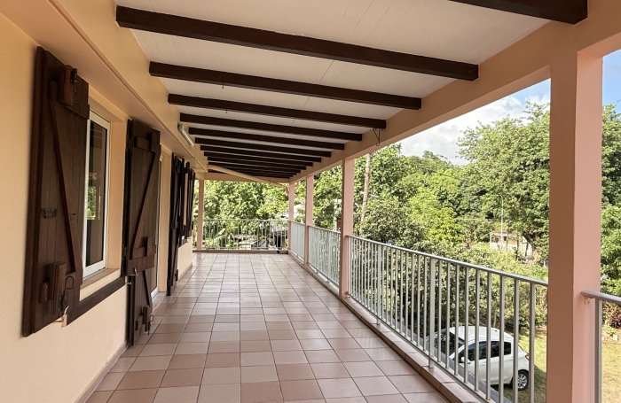 LOCATION HAUT DE VILLA T4 NON MEUBL&Eacute; ABYMES
