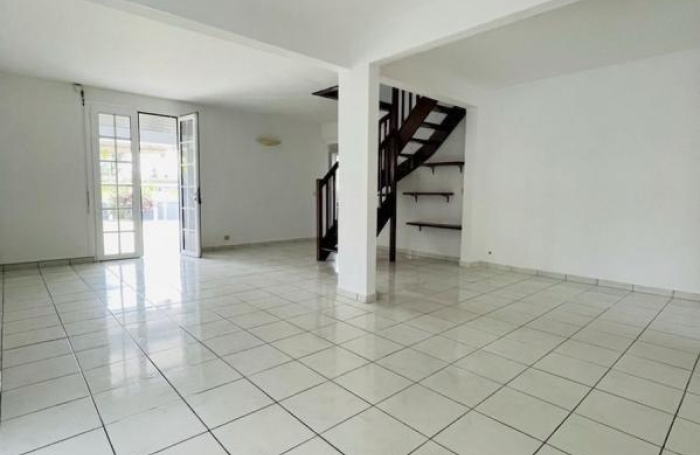 Location Maison 136.47m&sup2; 5 pièces Baie Mahault