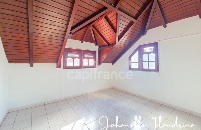 Vente Local commercial 230m&sup2; 9 pièces Les Abymes
