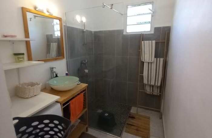 Location Appartement 98.44m&sup2; 3 pièces Basse-Terre