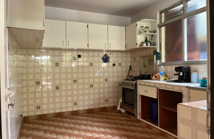 Maison familiale de 4 chambres avec T2 ind&eacute;pendant et garage sur un terrain cl&ocirc;tur&eacute;