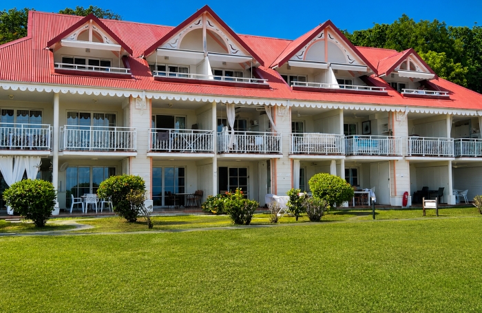 Studio vue mer en premi&egrave;re ligne &agrave; Sainte-Anne   Dernier &eacute;tage   R&eacute;sidence s&eacute;curis&eacute;e avec acc&egrave;s plage