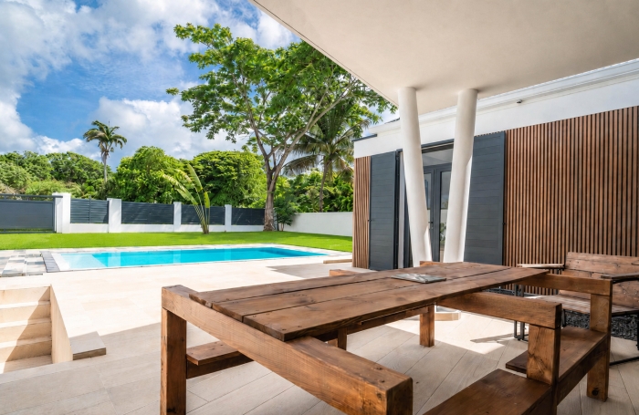 VILLA D'ARCHITECTE   PORT-LOUIS | 94 m2 | PISCINE | MEUBL&Eacute;E
