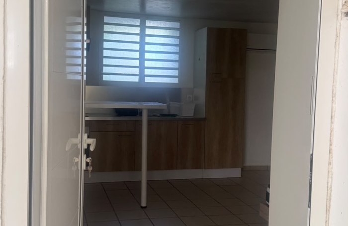 STUDIO MEUBLE EMPLACEMENT PRIVILEGIE