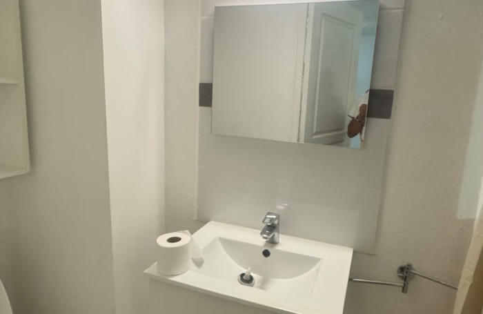 STUDIO MEUBLE EMPLACEMENT PRIVILEGIE