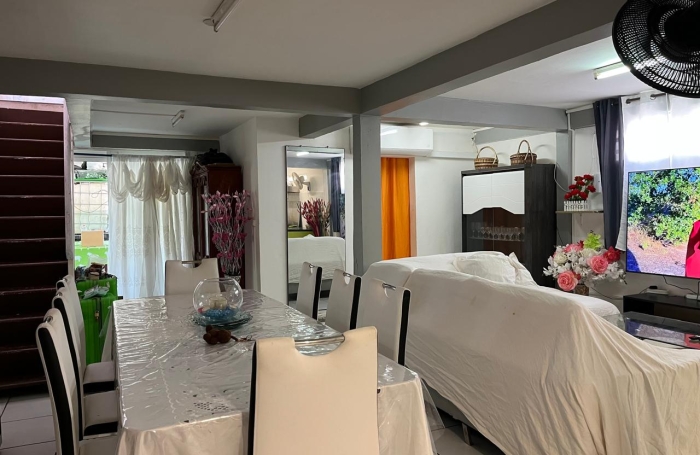 BASSE-TERRE - Maison familiale T 5 avec studio ind&eacute;pendant