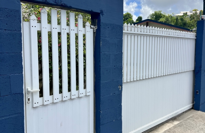 PETITE MAISON T2 AVEC JARDIN ET CARBET A GOSIER