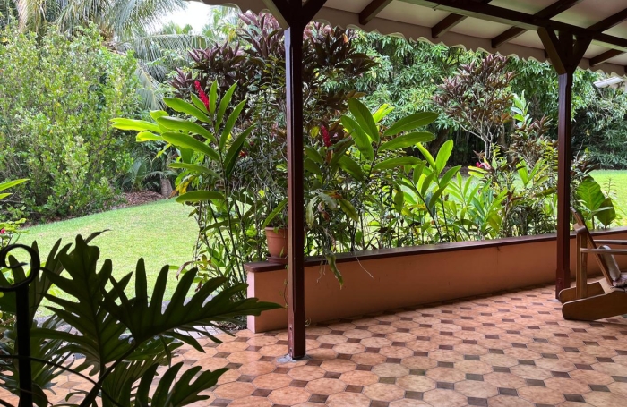 GOURBEYRE, villa T5 avec terrasse , double garage sur un grand terrain